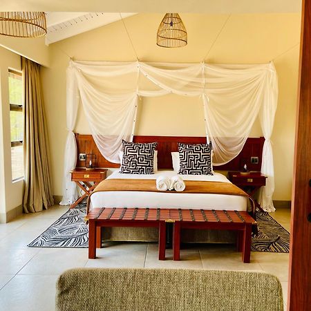 Hwange Safari Lodge Dete Exterior photo