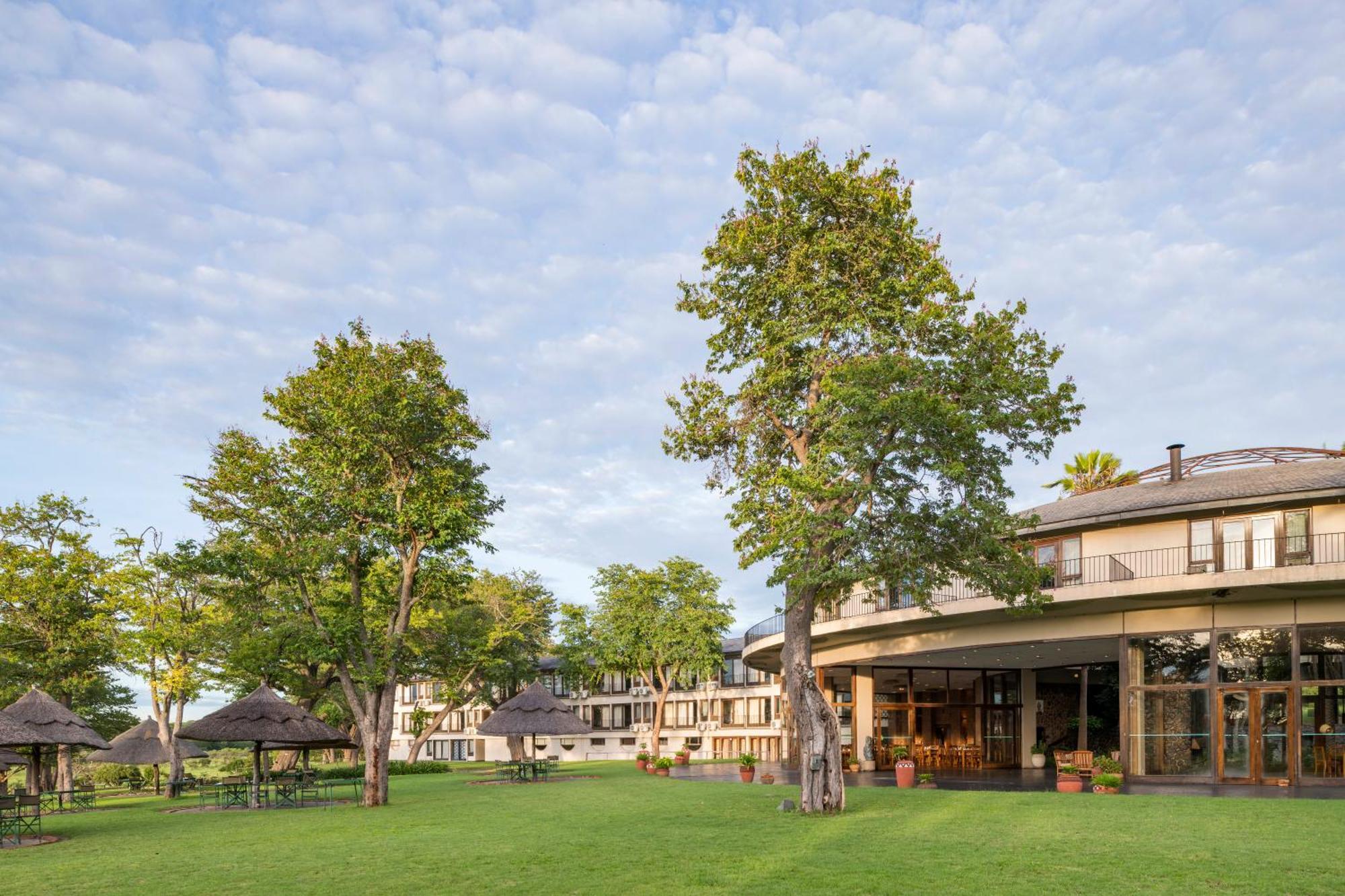 Hwange Safari Lodge Dete Exterior photo